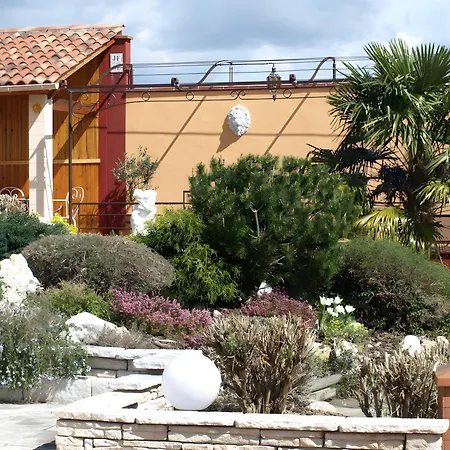 Le Pigeonnier De La Lamoure