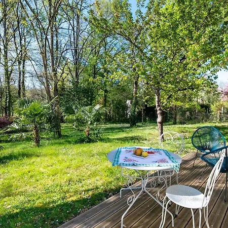 Le Pigeonnier De La Lamoure Bed & Breakfast Villaudric